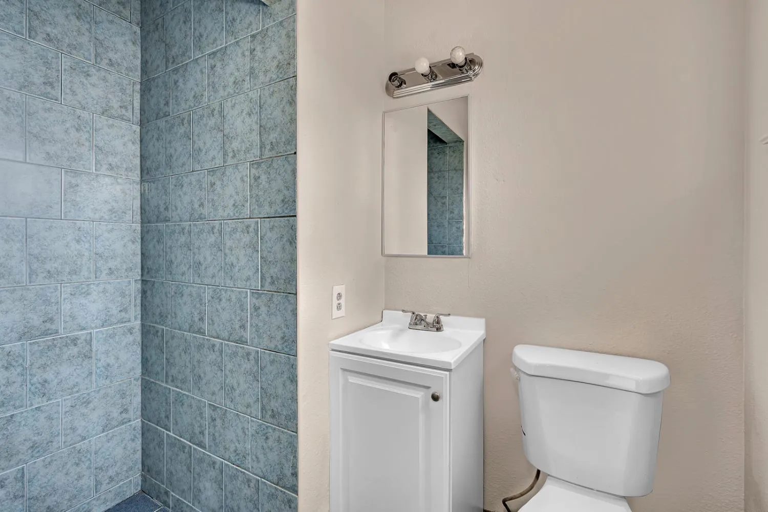 Coalinga, California 93210, United States, 3 Bedrooms Bedrooms, ,2 BathroomsBathrooms,Residential,Pending,28087