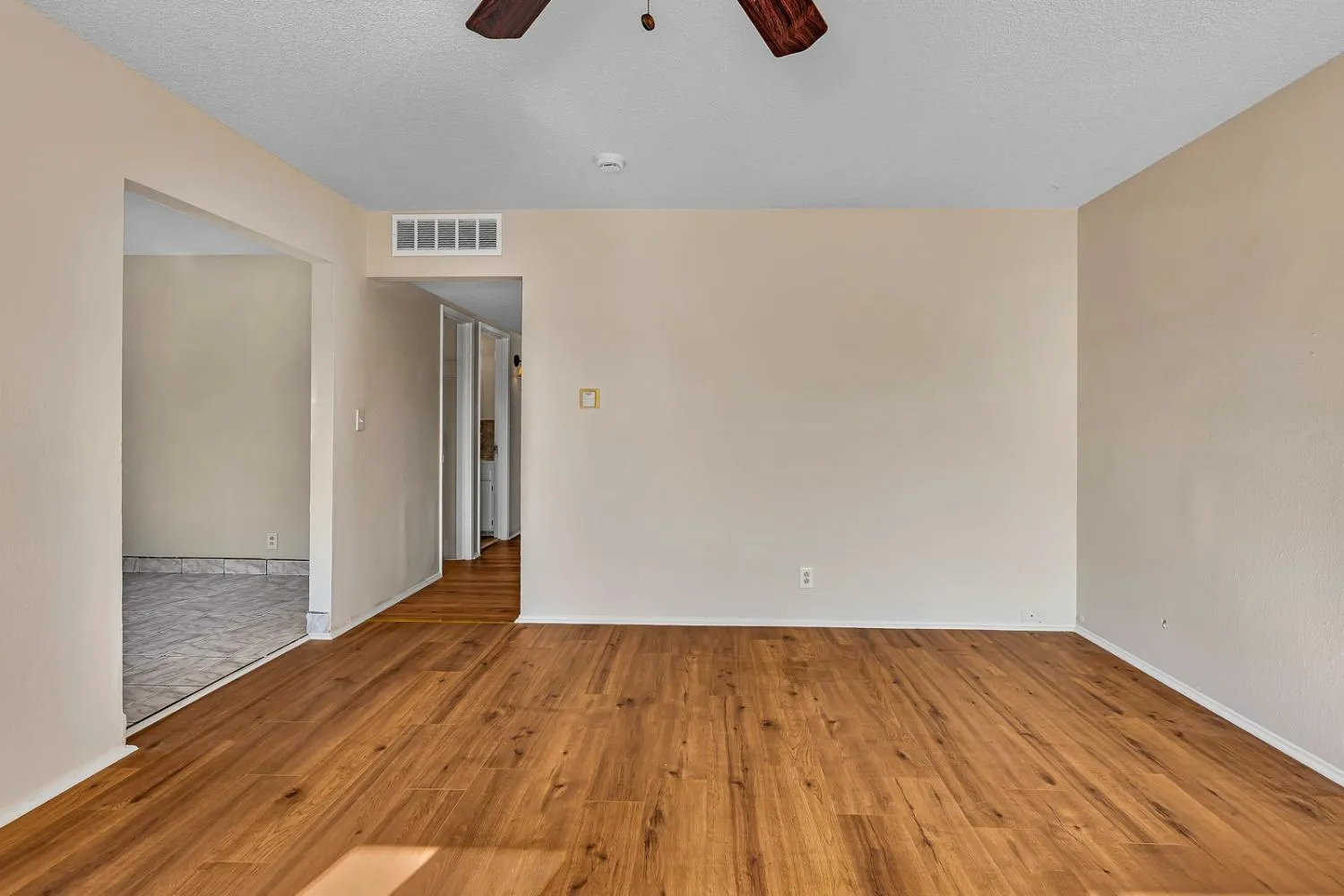 Coalinga, California 93210, United States, 3 Bedrooms Bedrooms, ,2 BathroomsBathrooms,Residential,Pending,28087