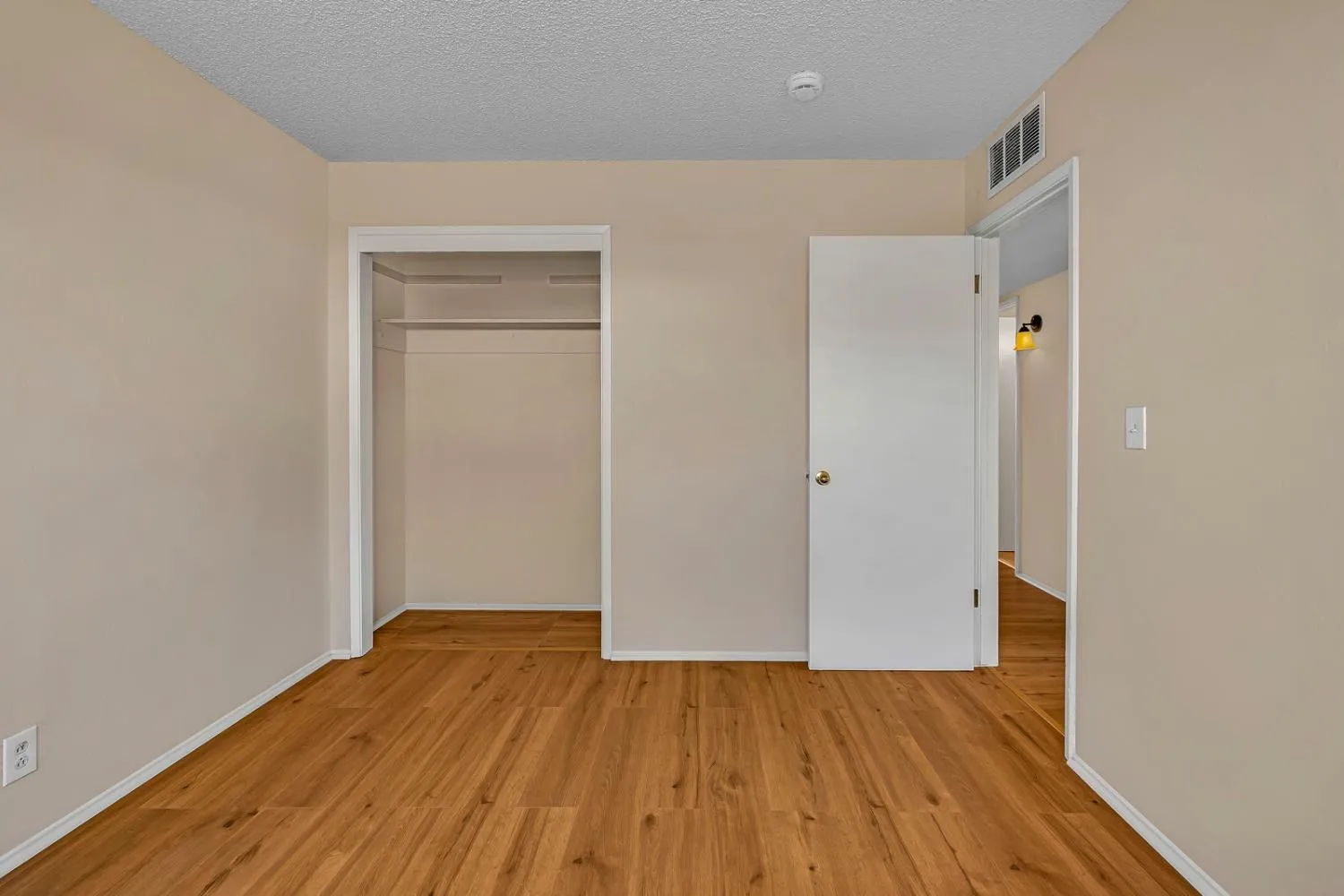 Coalinga, California 93210, United States, 3 Bedrooms Bedrooms, ,2 BathroomsBathrooms,Residential,Pending,28087