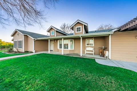 A home in Del Rey