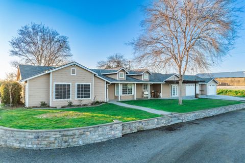 A home in Del Rey