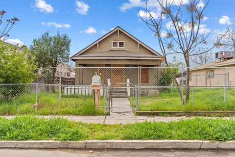 2060 E Clay Avenue, Fresno, CA 93701 - MLS#: 628567