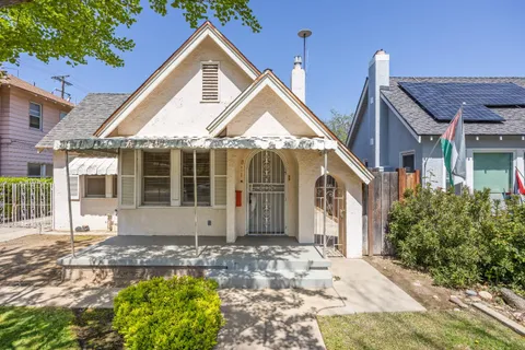 811 E Cambridge Avenue, Fresno, CA 93704 - MLS#: 628732