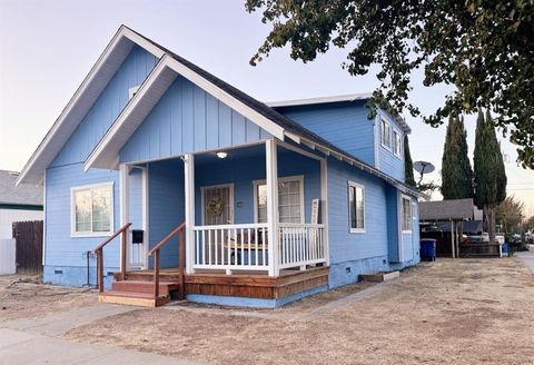 A home in Coalinga