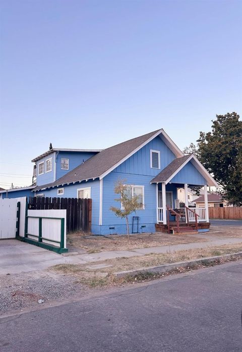 A home in Coalinga