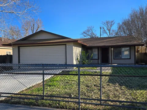 87 W Beechwood Avenue, Pinedale, CA 93650 - MLS#: 626620