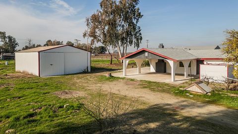 A home in Caruthers