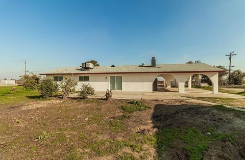 A home in Caruthers