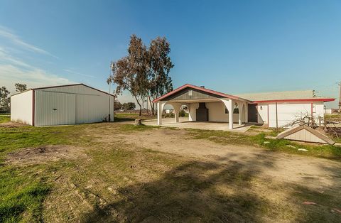 A home in Caruthers