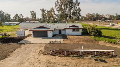 A home in Caruthers