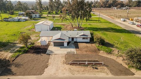 A home in Caruthers