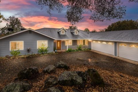 A home in Mariposa