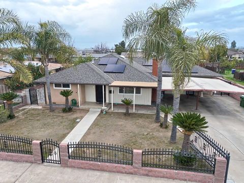 A home in Dinuba