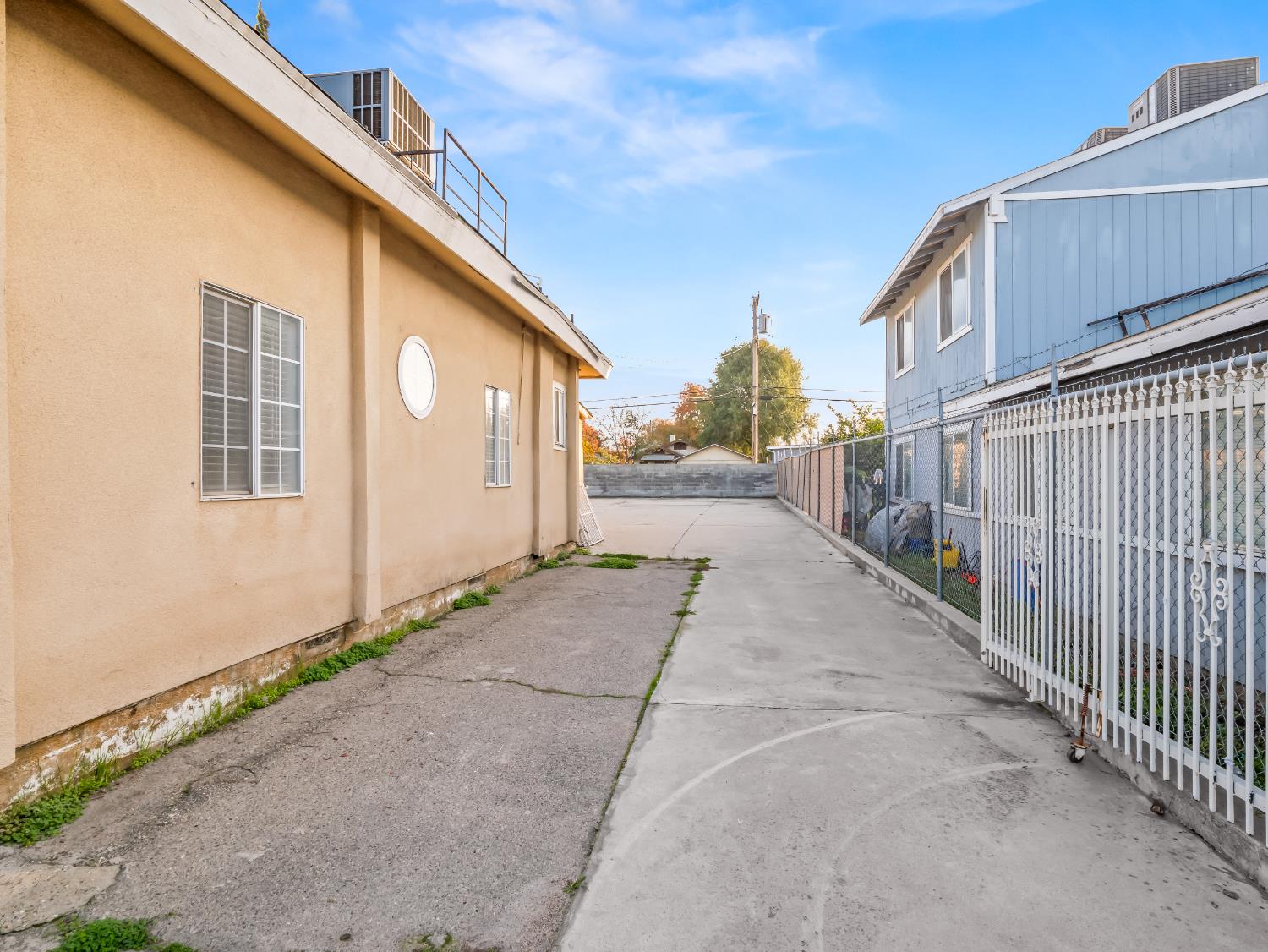 2624 E olive - Photo 2