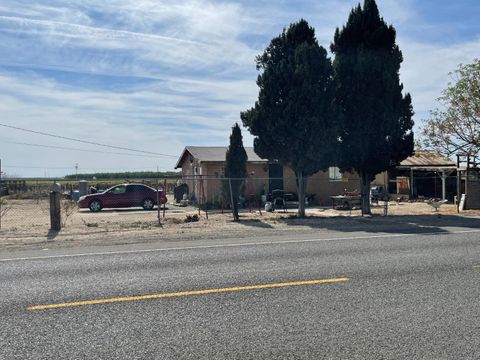 A home in Caruthers