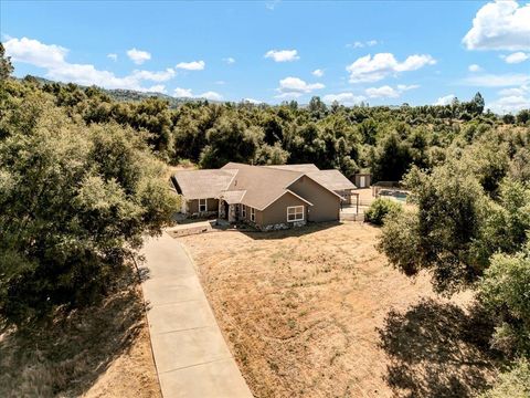 A home in Ahwahnee