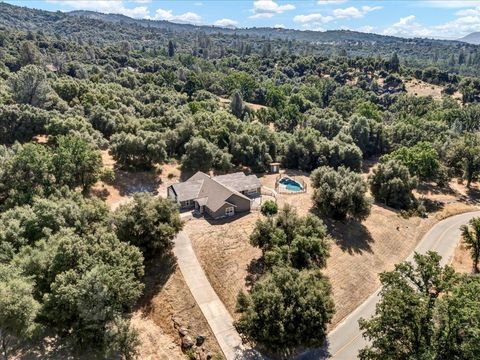 A home in Ahwahnee