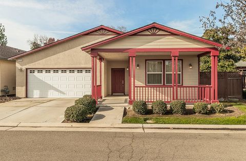 A home in Dinuba