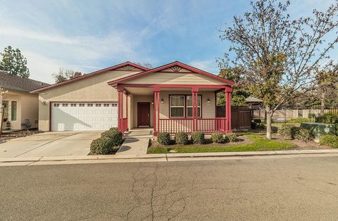 A home in Dinuba