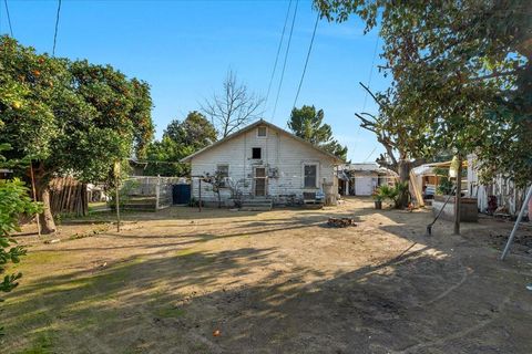 A home in Parlier