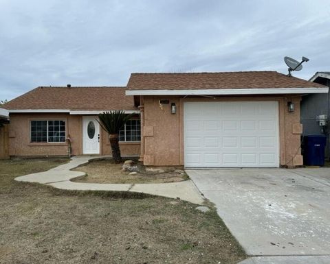 A home in Parlier