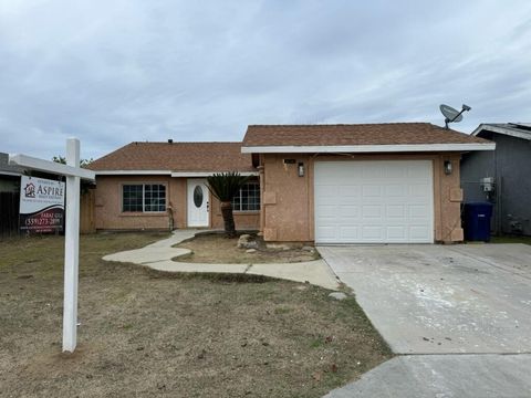 A home in Parlier