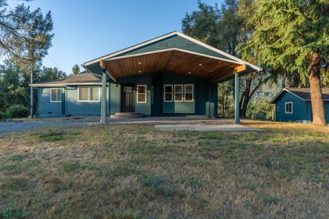 A home in Ahwahnee