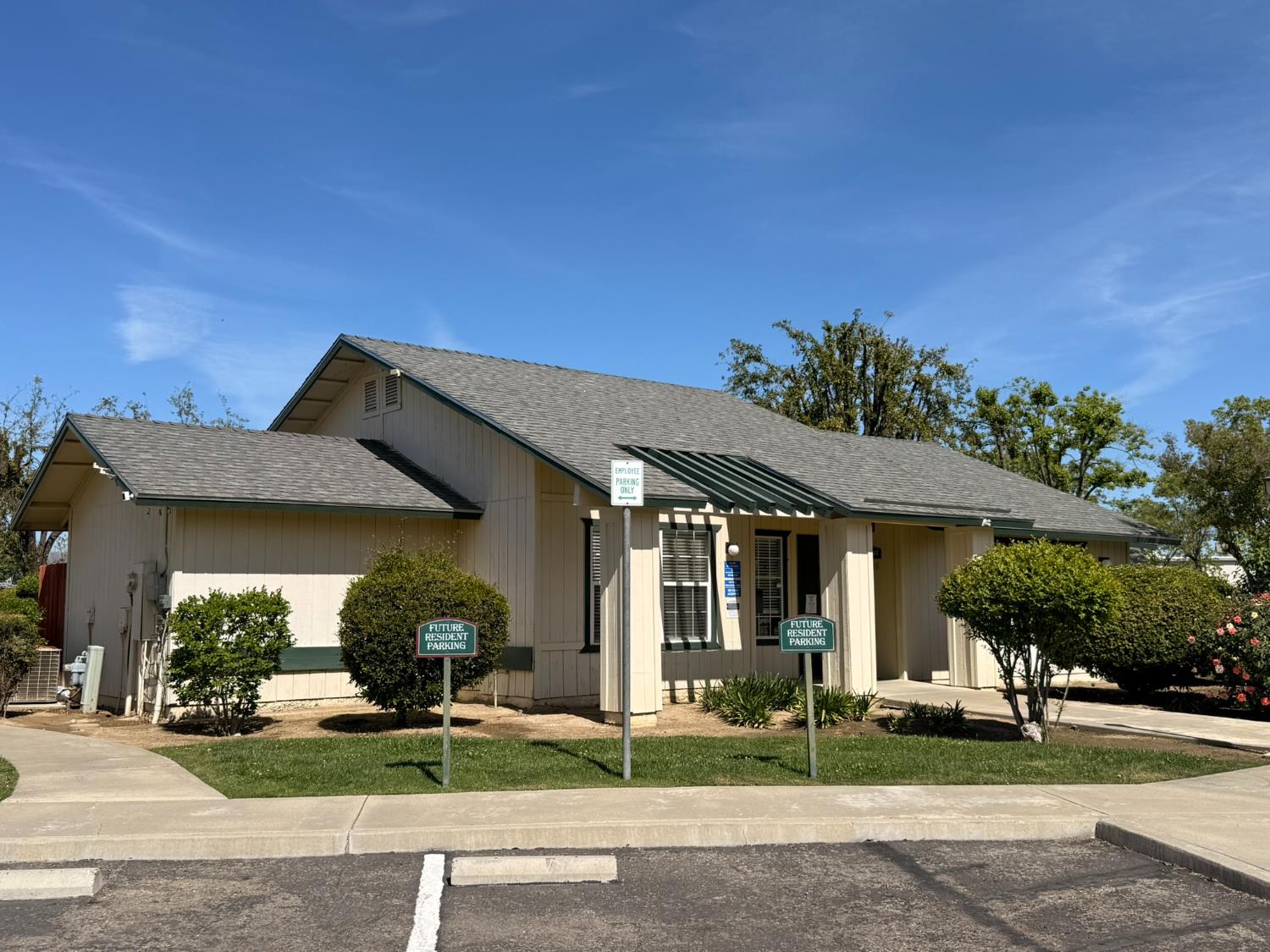 400 W Forest Avenue