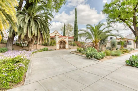179 E El Monte Way, Dinuba, CA 93618 - MLS#: 627475
