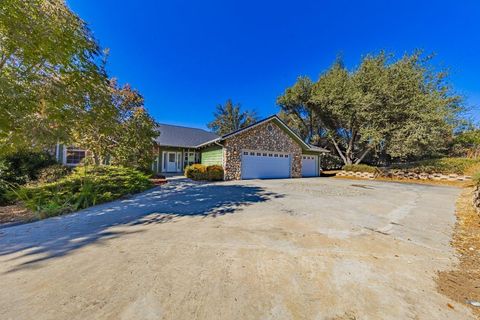 A home in Ahwahnee