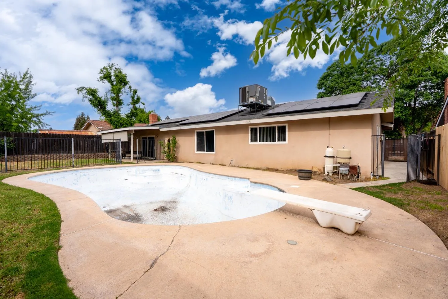 Clovis, California 93612, United States, 3 Bedrooms Bedrooms, ,2 BathroomsBathrooms,Residential,Active,117690