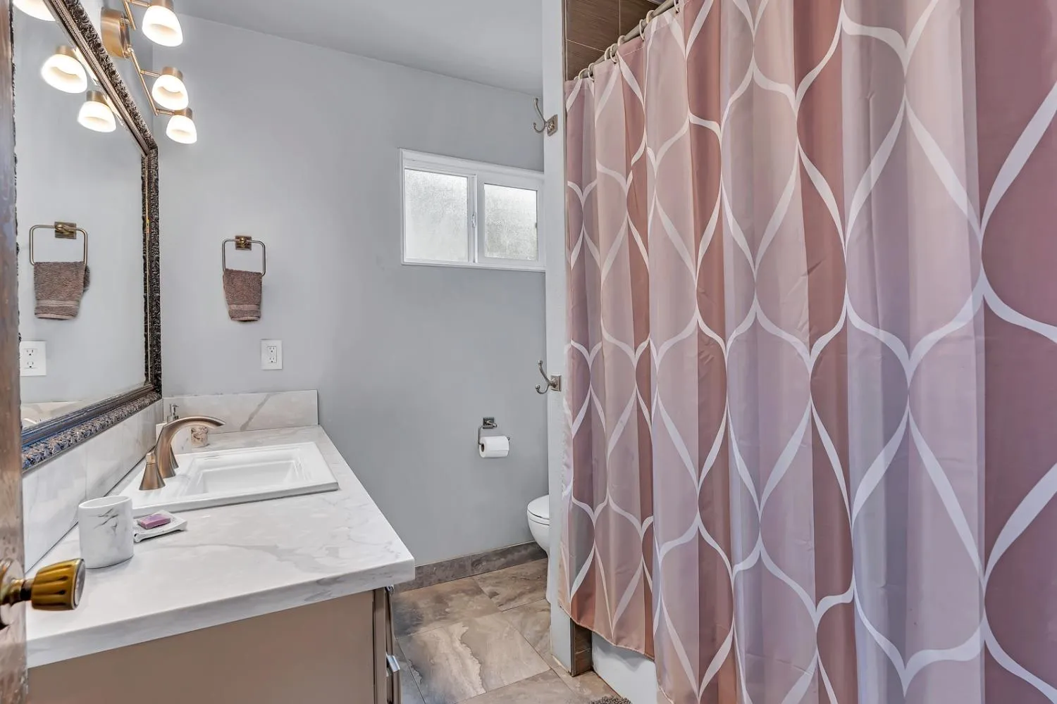 Clovis, California 93612, United States, 3 Bedrooms Bedrooms, ,2 BathroomsBathrooms,Residential,Active,117690