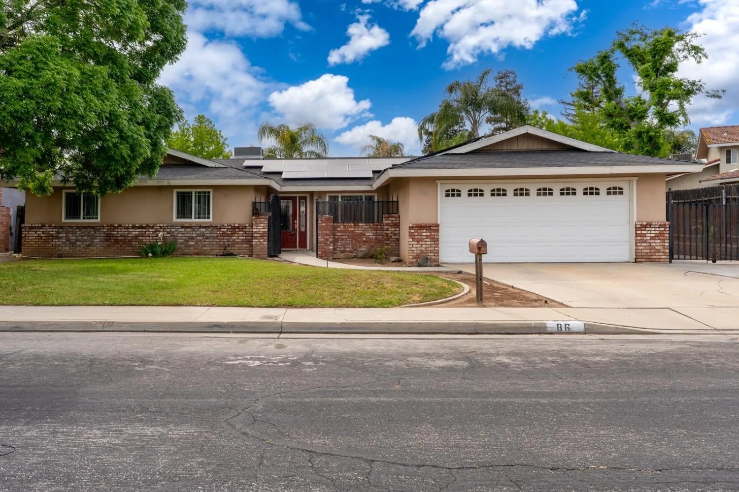 Clovis, California 93612, United States, 3 Bedrooms Bedrooms, ,2 BathroomsBathrooms,Residential,Active,117690