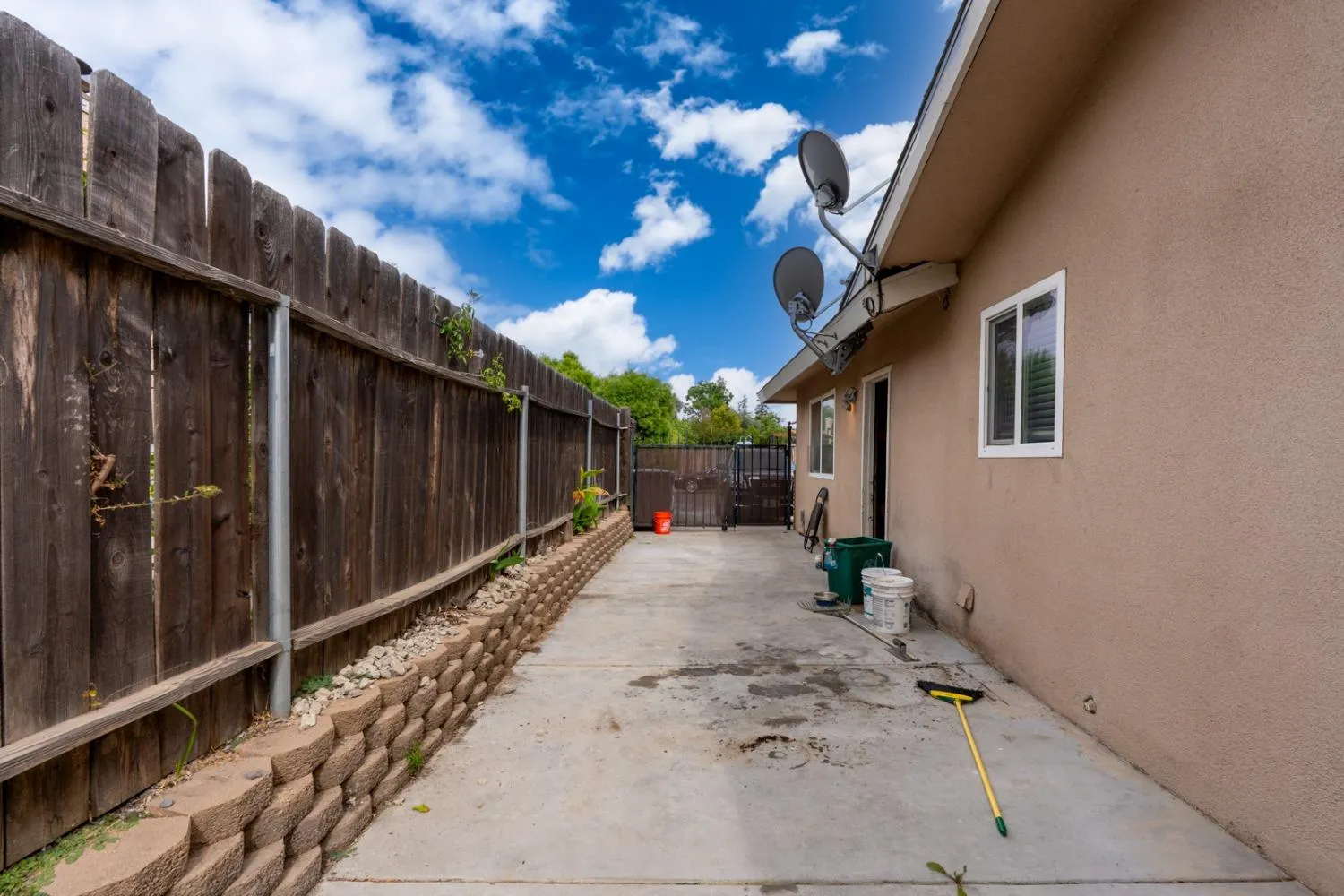 Clovis, California 93612, United States, 3 Bedrooms Bedrooms, ,2 BathroomsBathrooms,Residential,Active,117690