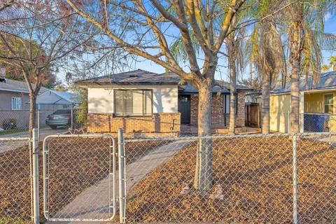 336 W Pinedale Avenue, Pinedale, CA 93650 - MLS#: 627087