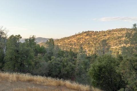 A home in Mariposa