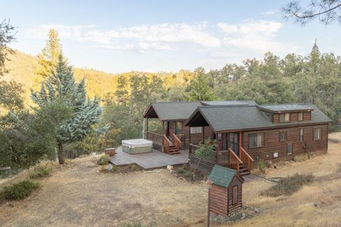 A home in Mariposa