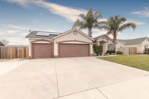 A home in Lemoore