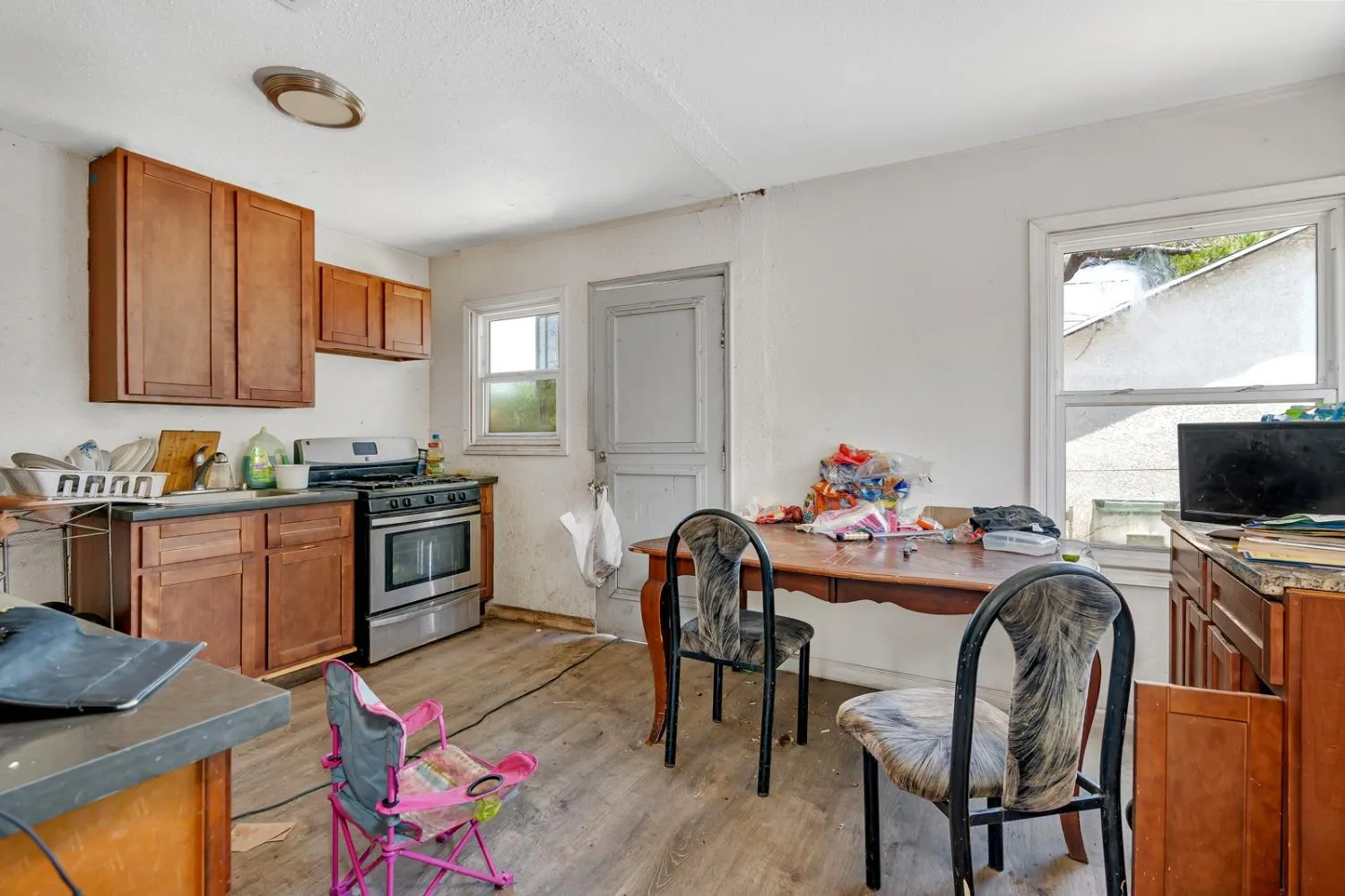 Fresno, California 93702, United States, 3 Bedrooms Bedrooms, ,1 BathroomBathrooms,Residential,Pending,128733