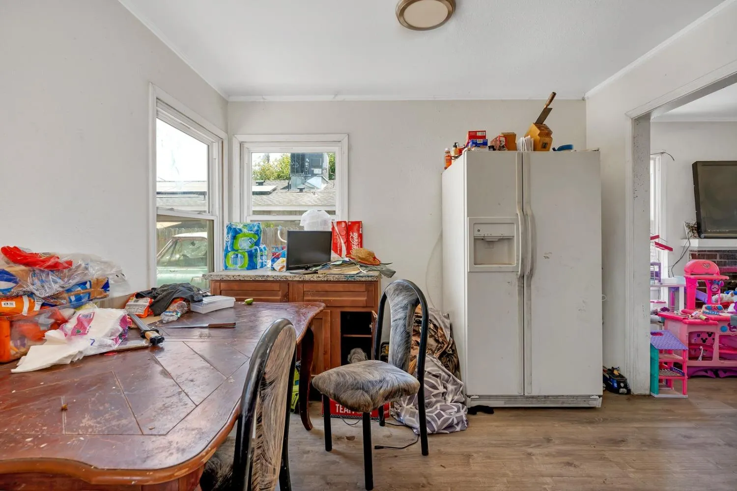 Fresno, California 93702, United States, 3 Bedrooms Bedrooms, ,1 BathroomBathrooms,Residential,Pending,128733