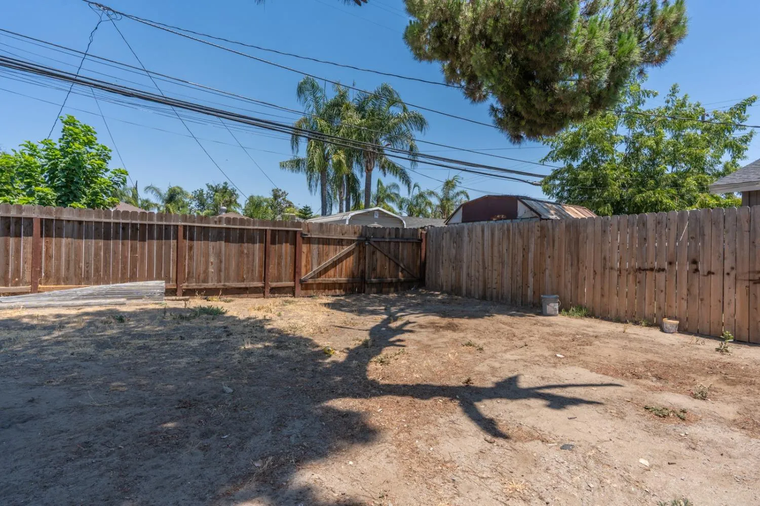 Fresno, California 93702, United States, 3 Bedrooms Bedrooms, ,1 BathroomBathrooms,Residential,Pending,128733