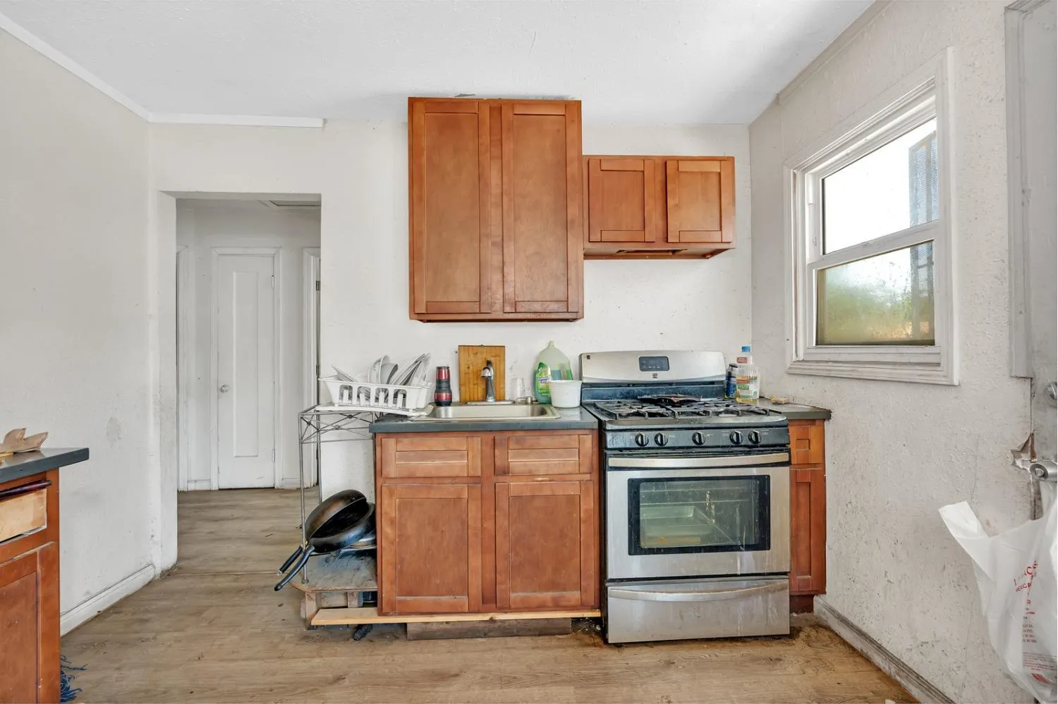 Fresno, California 93702, United States, 3 Bedrooms Bedrooms, ,1 BathroomBathrooms,Residential,Pending,128733