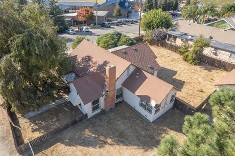 A home in Caruthers