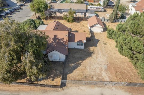 A home in Caruthers