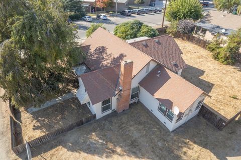 A home in Caruthers