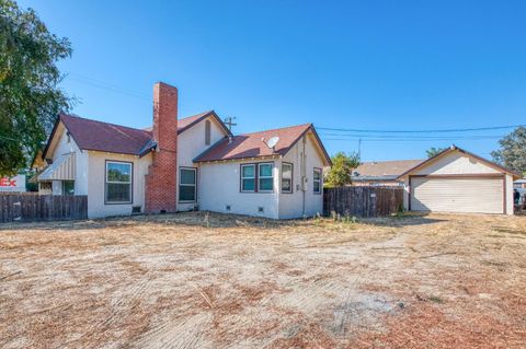 A home in Caruthers