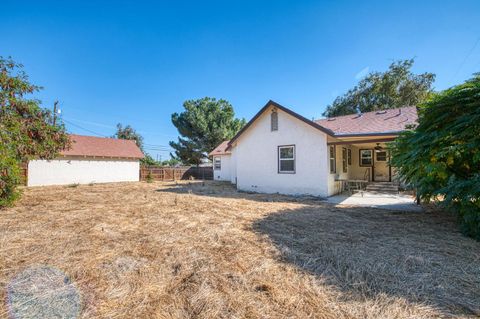 A home in Caruthers