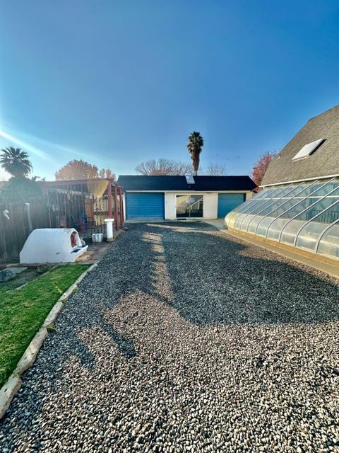 A home in Coalinga