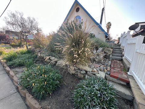 A home in Coalinga