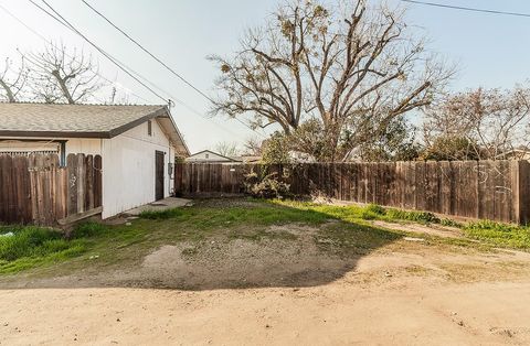 A home in Orange Cove